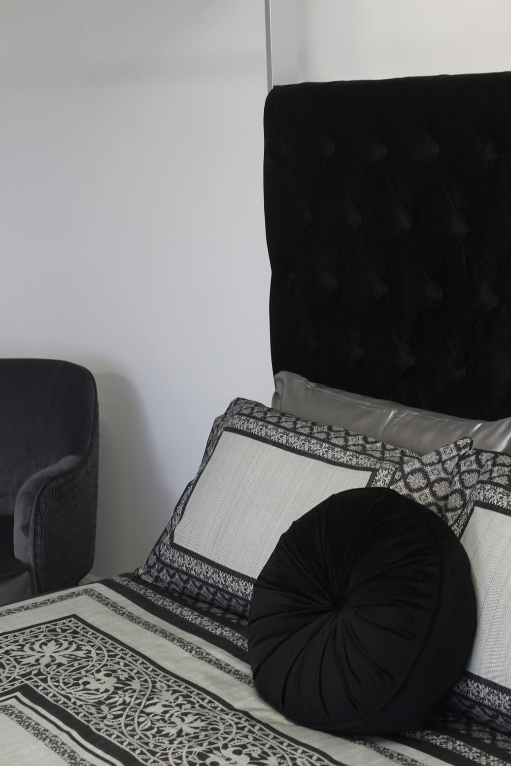 Alexandria King Canopy Bed - Chrome 4 Poster - Black Velvet