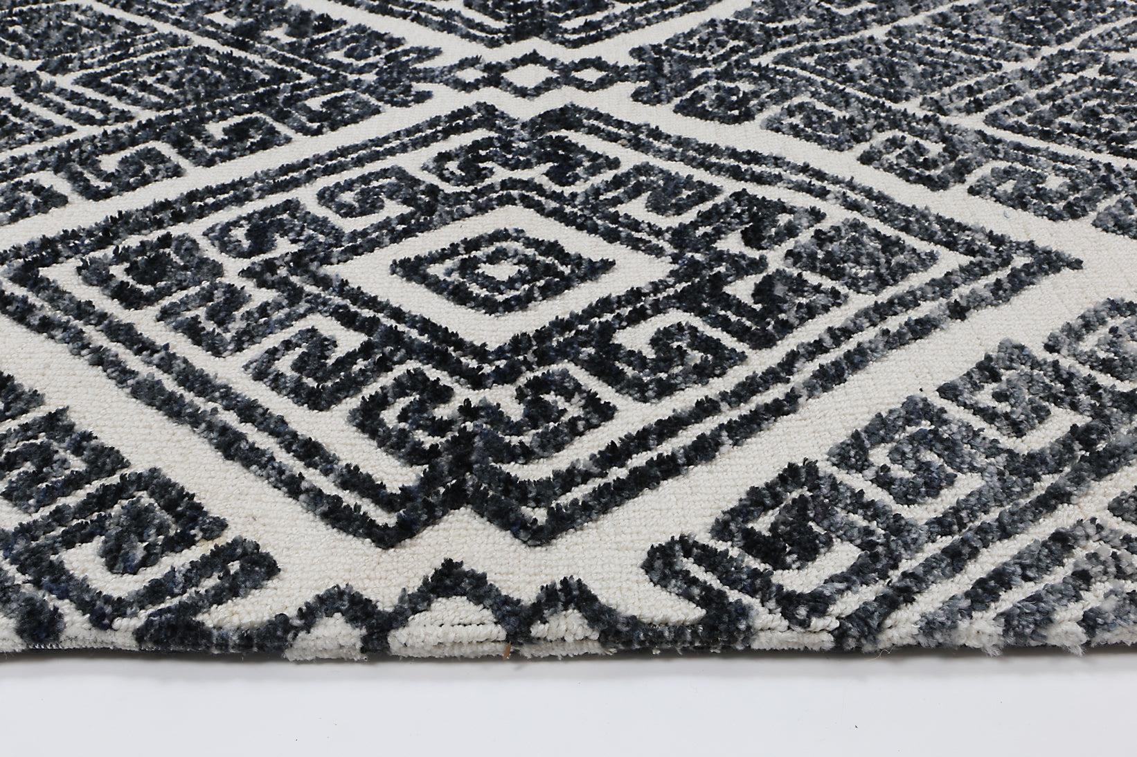 Alayah Diamond Anthracite Rug 160x230cm