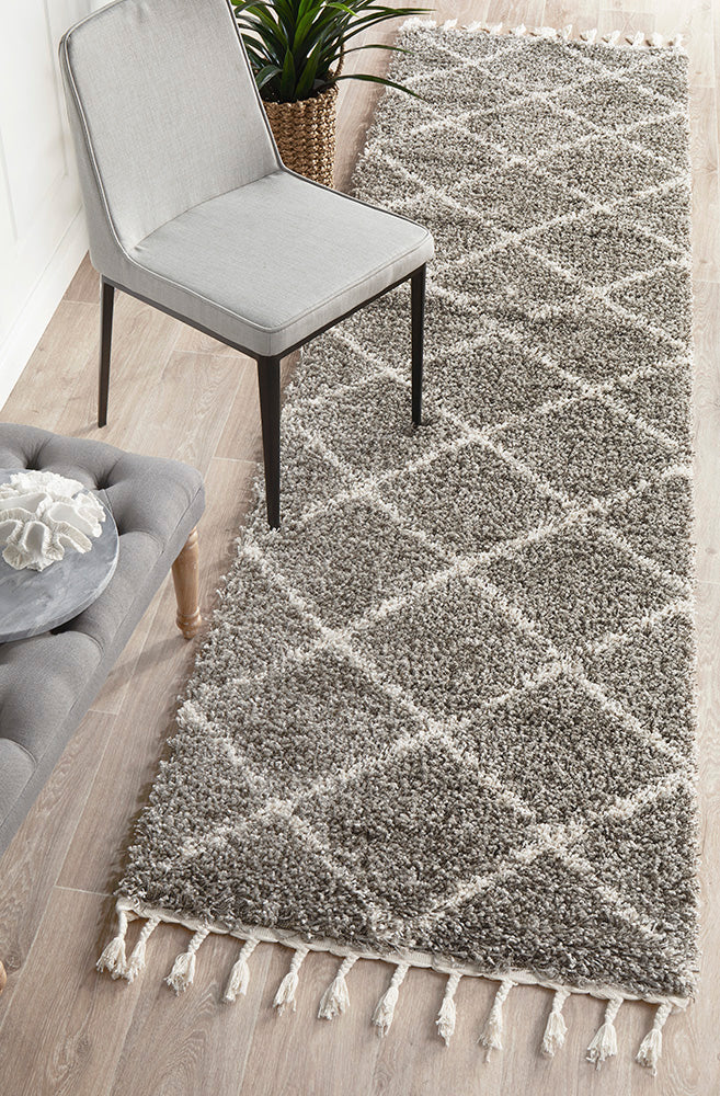 Saundra 22 Grey Runner Rug