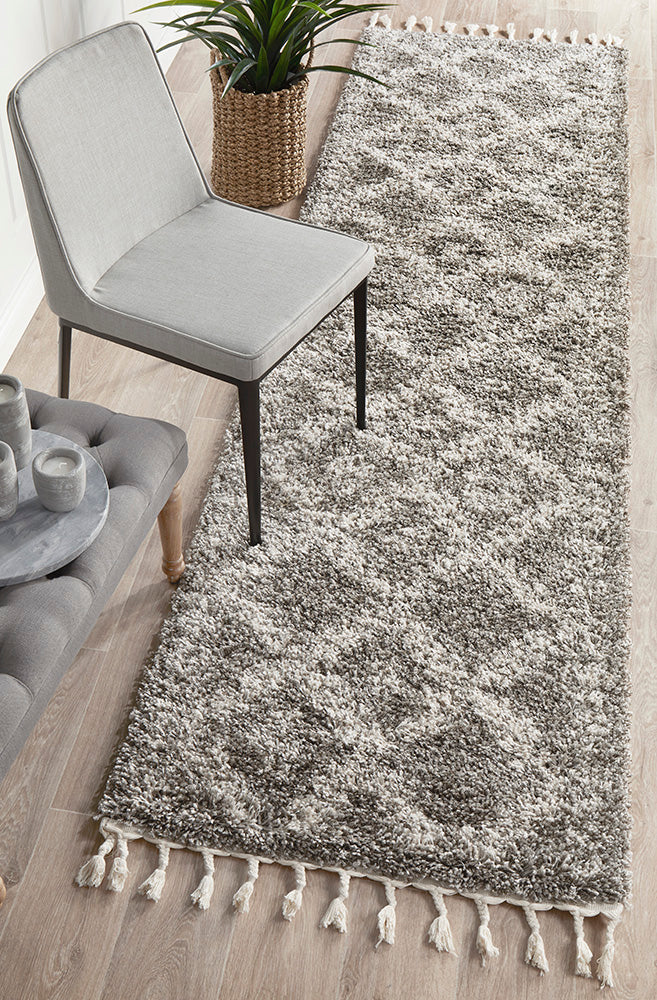 Saundra 33 Grey Runner Rug