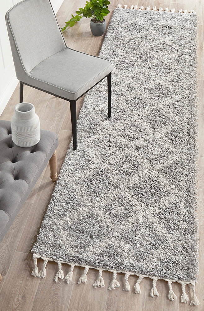 Saundra 33 Silver Runner Rug
