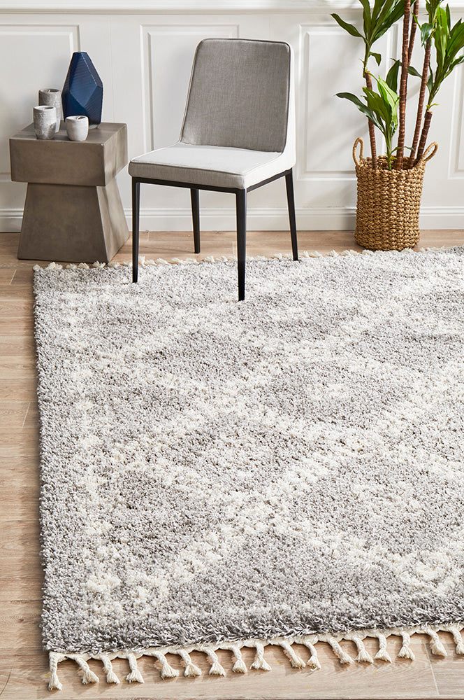 Saundra 33 Silver Rug