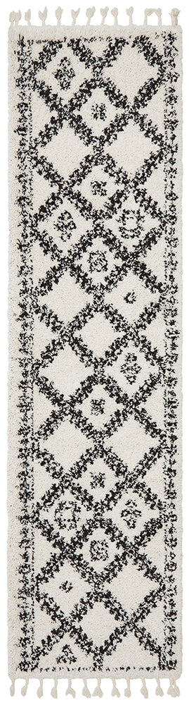 Saundra 33 White Runner Rug