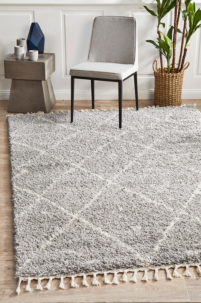 Saundra 44 Silver Rug